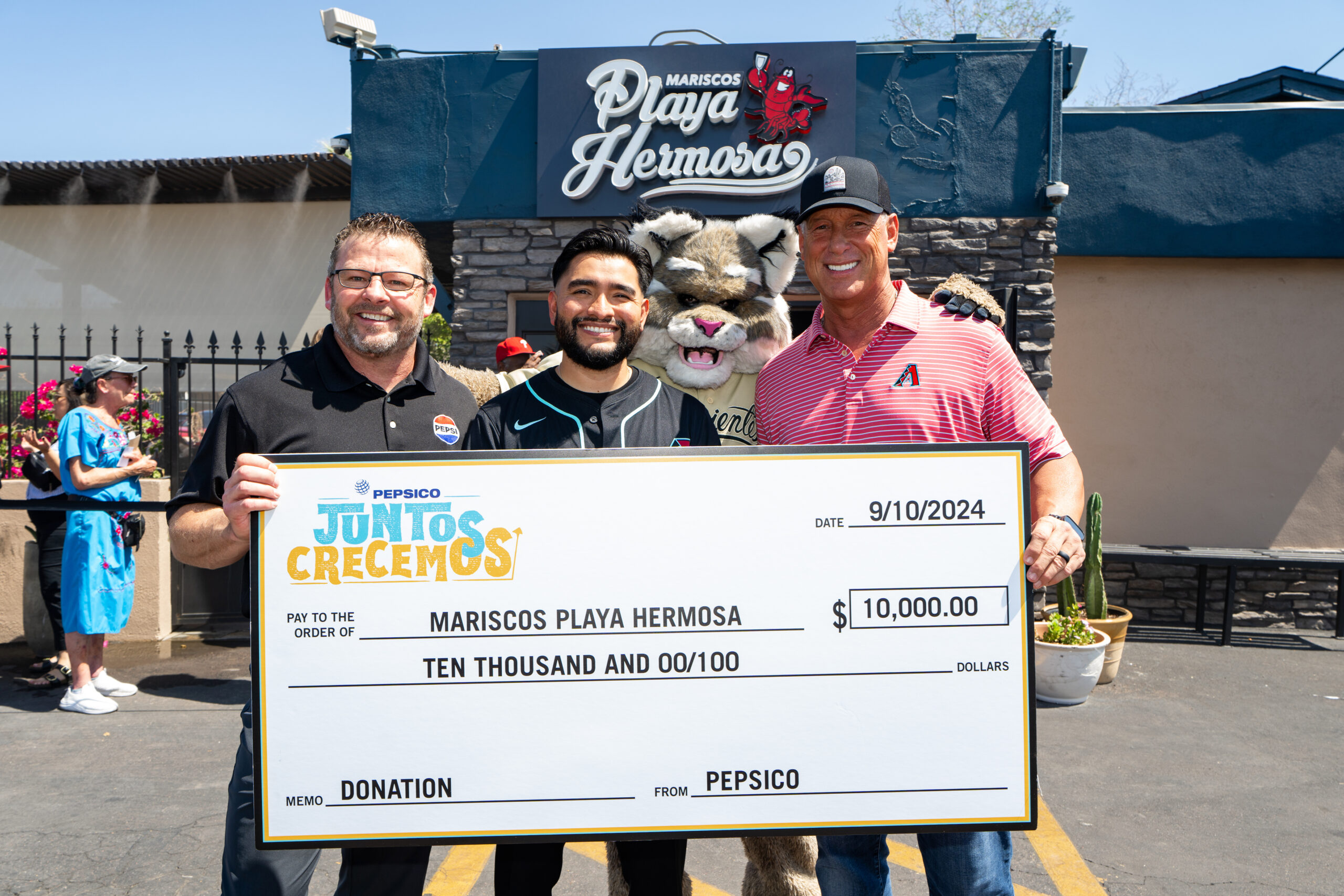 Arizona Diamondbacks and PepsiCo team up on Juntos Crecemos initiative to support Hispanic small businesses – Chamber Business News