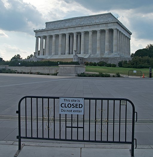https://chamberbusinessnews.com/wp-content/uploads/2025/10/512px-Lincoln_Memorial_During_Government_Shutdown_2013.jpg